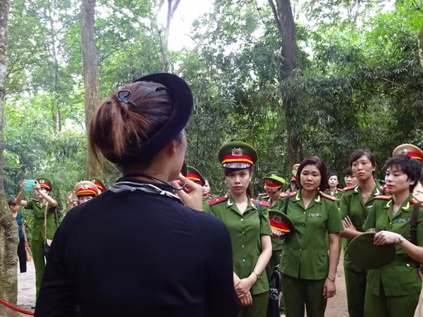 Phụ nữ Cụm thi đua số 3 CATP Hà Nội về nguồn báo công dâng Bác ảnh 3 Phụ nữ Cụm thi đua số 3 CATP Hà Nội về nguồn báo công dâng Bác ảnh 3