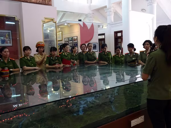 Phụ nữ Cụm thi đua số 3 CATP Hà Nội về nguồn báo công dâng Bác ảnh 8 Phụ nữ Cụm thi đua số 3 CATP Hà Nội về nguồn báo công dâng Bác ảnh 8