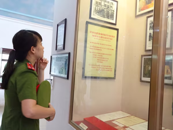 Phụ nữ Cụm thi đua số 3 CATP Hà Nội về nguồn báo công dâng Bác ảnh 10 Phụ nữ Cụm thi đua số 3 CATP Hà Nội về nguồn báo công dâng Bác ảnh 10