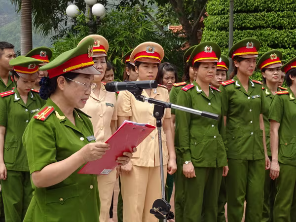 Phụ nữ Cụm thi đua số 3 CATP Hà Nội về nguồn báo công dâng Bác ảnh 1 Phụ nữ Cụm thi đua số 3 CATP Hà Nội về nguồn báo công dâng Bác ảnh 1