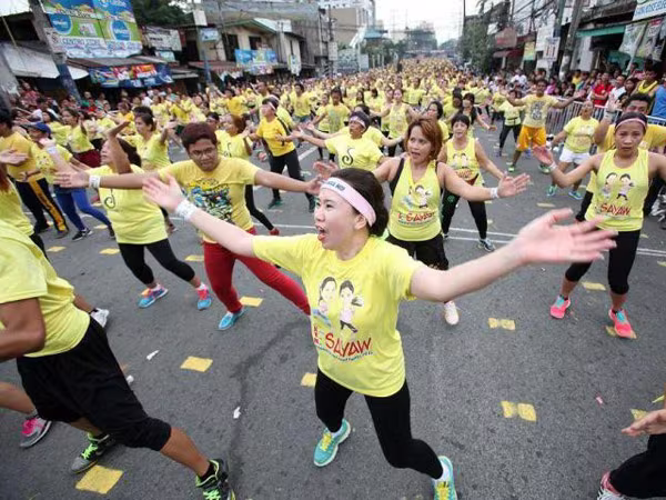 Lập kỷ lục với vũ điệu zumba ảnh 1 Lập kỷ lục với vũ điệu zumba ảnh 1