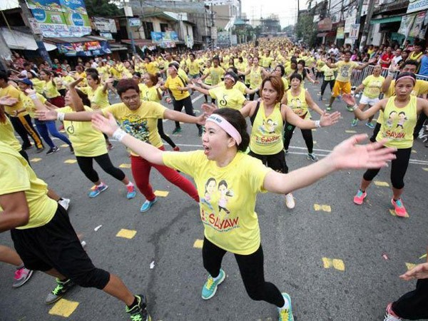 Lập kỷ lục với vũ điệu zumba ảnh 1 Lập kỷ lục với vũ điệu zumba ảnh 1