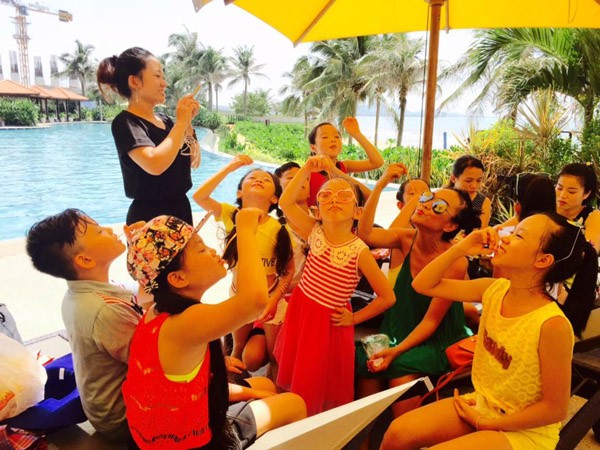 Đoan Trang - Hà Lê đưa trò cưng đi biển "xả stress" ảnh 5 Đoan Trang - Hà Lê đưa trò cưng đi biển "xả stress" ảnh 5