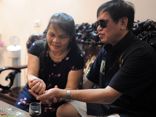 Tình yêu cổ tích của người thương binh mù ảnh 2 Tình yêu cổ tích của người thương binh mù ảnh 2