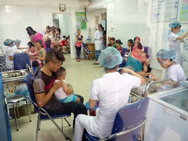 Xảy ra tai biến sau tiêm chủng bắt buộc: Được bồi thường cả sức khỏe lẫn tinh thần ảnh 1 Xảy ra tai biến sau tiêm chủng bắt buộc: Được bồi thường cả sức khỏe lẫn tinh thần ảnh 1