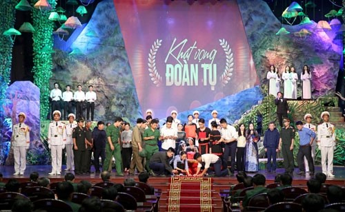 Chương trình "Khát vọng đoàn tụ": Cảm xúc sâu lắng, trách nhiệm lớn lao ảnh 4 Chương trình "Khát vọng đoàn tụ": Cảm xúc sâu lắng, trách nhiệm lớn lao ảnh 4