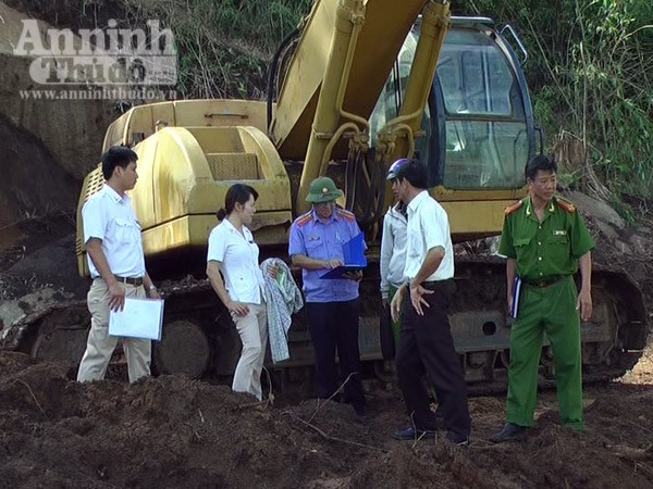 Sập mỏ đá granit, 4 người thương vong ảnh 3 Sập mỏ đá granit, 4 người thương vong ảnh 3