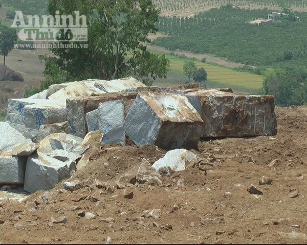 Sập mỏ đá granit, 4 người thương vong ảnh 2 Sập mỏ đá granit, 4 người thương vong ảnh 2