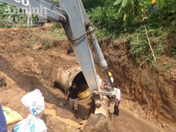 Audio 13-8-2015: Lại vỡ đường ống nước sông Đà và thảm sát kinh hoàng tại Yên Bái ảnh 1 Audio 13-8-2015: Lại vỡ đường ống nước sông Đà và thảm sát kinh hoàng tại Yên Bái ảnh 1