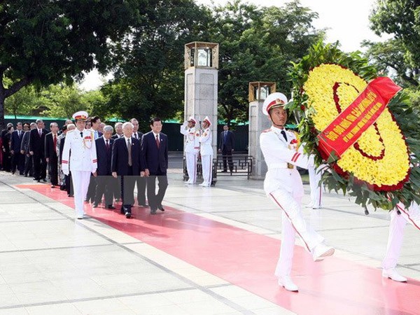 Lãnh đạo Đảng, Nhà nước viếng lăng Bác và tưởng niệm Anh hùng liệt sỹ ảnh 1 Lãnh đạo Đảng, Nhà nước viếng lăng Bác và tưởng niệm Anh hùng liệt sỹ ảnh 1