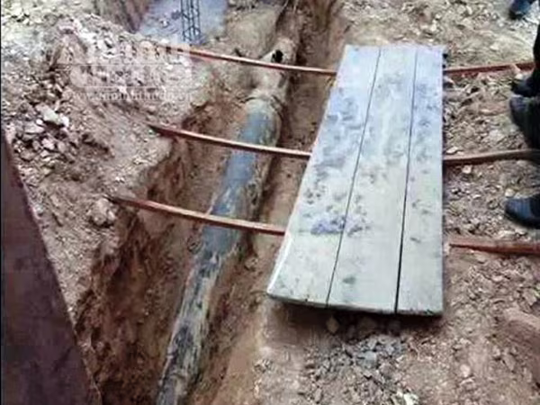 Phát hiện quả bom dài 2,4 m khi đào đất đổ nền nhà ảnh 1 Phát hiện quả bom dài 2,4 m khi đào đất đổ nền nhà ảnh 1