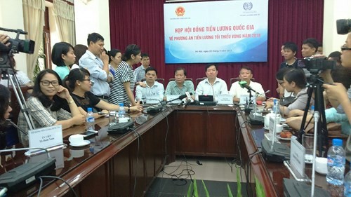 Audio 3-9-2015: Tin mới nhất về việc tăng lương và chuyện bản đồ phân giới Campuchia - Việt Nam ảnh 1 Audio 3-9-2015: Tin mới nhất về việc tăng lương và chuyện bản đồ phân giới Campuchia - Việt Nam ảnh 1