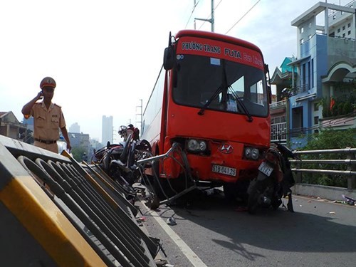 Audio 9-9-2015: Về quy định sử dụng vũ khí truy đuổi tàu nước ngoài trên biển Đông và cuộc "khủng hoảng tị nạn" ảnh 2 Audio 9-9-2015: Về quy định sử dụng vũ khí truy đuổi tàu nước ngoài trên biển Đông và cuộc "khủng hoảng tị nạn" ảnh 2