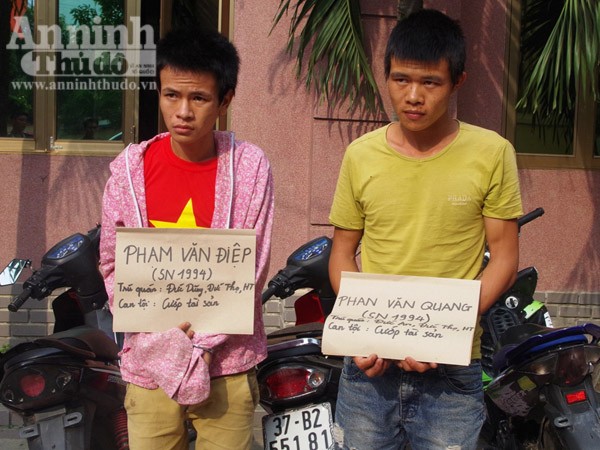 Bắt hai đối tượng chuyên mang dao kiếm chặn đường cướp xe ảnh 1 Bắt hai đối tượng chuyên mang dao kiếm chặn đường cướp xe ảnh 1