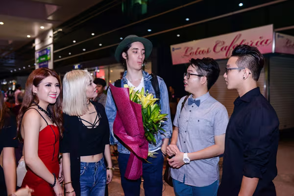 Chàng trai gốc Việt "gây sốt" tại The Voice Mỹ đã có mặt tại Việt Nam ảnh 8 Chàng trai gốc Việt "gây sốt" tại The Voice Mỹ đã có mặt tại Việt Nam ảnh 8