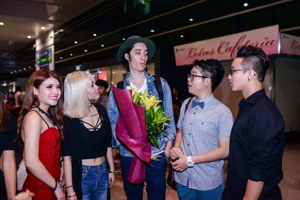 Chàng trai gốc Việt "gây sốt" tại The Voice Mỹ đã có mặt tại Việt Nam ảnh 8 Chàng trai gốc Việt "gây sốt" tại The Voice Mỹ đã có mặt tại Việt Nam ảnh 8