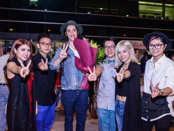 Chàng trai gốc Việt "gây sốt" tại The Voice Mỹ đã có mặt tại Việt Nam ảnh 9 Chàng trai gốc Việt "gây sốt" tại The Voice Mỹ đã có mặt tại Việt Nam ảnh 9