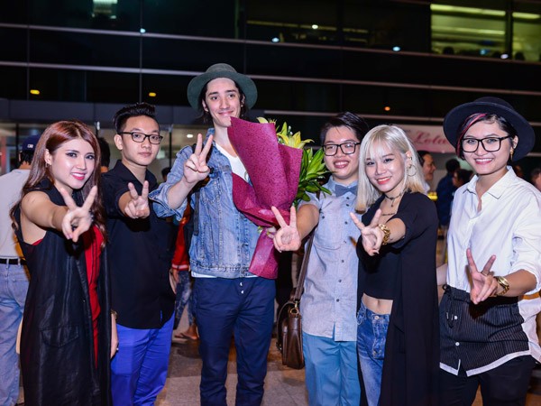 Chàng trai gốc Việt "gây sốt" tại The Voice Mỹ đã có mặt tại Việt Nam ảnh 9 Chàng trai gốc Việt "gây sốt" tại The Voice Mỹ đã có mặt tại Việt Nam ảnh 9