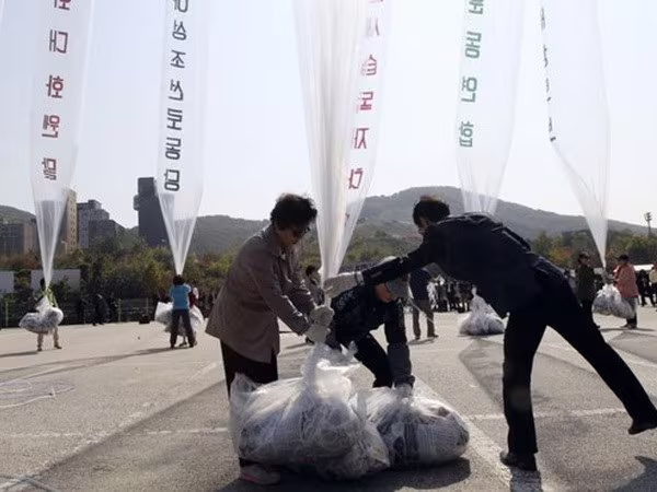 Audio 21-9-2015: Cảnh báo mưa giông, gió giật mạnh ở Hà Nội, và vụ tạt axit vì "tình tay ba" ảnh 5 Audio 21-9-2015: Cảnh báo mưa giông, gió giật mạnh ở Hà Nội, và vụ tạt axit vì "tình tay ba" ảnh 5