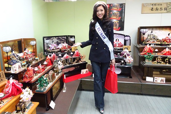 Thúy Vân thu hút sự quan tâm của truyền thông tại Hoa hậu Quốc tế 2015 ảnh 1 Thúy Vân thu hút sự quan tâm của truyền thông tại Hoa hậu Quốc tế 2015 ảnh 1