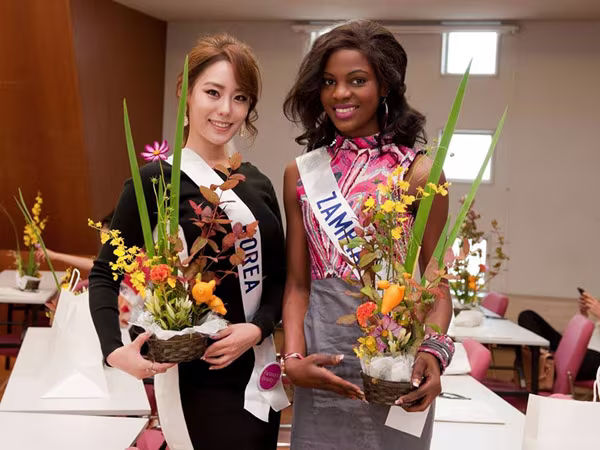 Đại diện Việt Nam "ghi điểm" ở môn cắm hoa nghệ thuật Nhật Bản ảnh 4