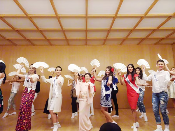 Đại diện Việt Nam "ghi điểm" ở môn cắm hoa nghệ thuật Nhật Bản ảnh 8