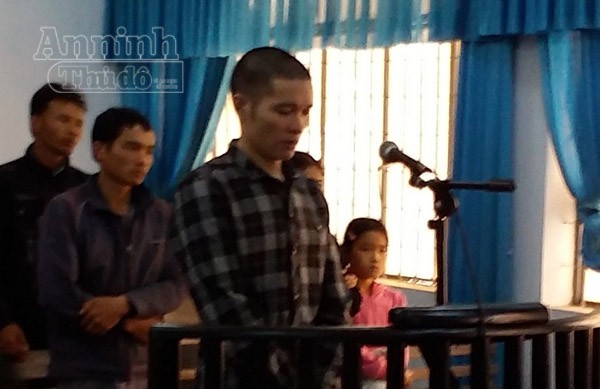 Bé gái 9 tuổi bị bạn của bố dụ vào rừng cao su hãm hiếp ảnh 1 Bé gái 9 tuổi bị bạn của bố dụ vào rừng cao su hãm hiếp ảnh 1