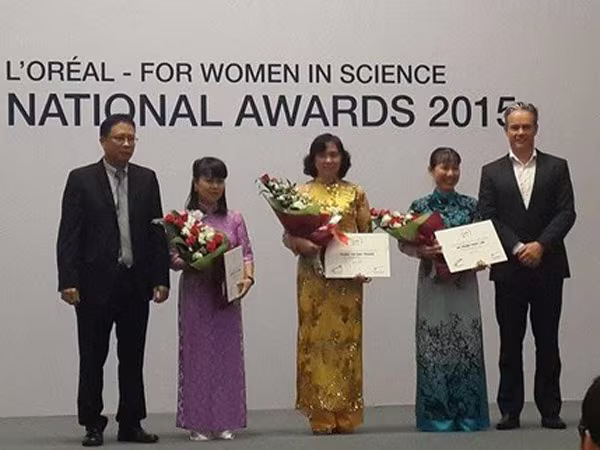 L'Oréal vinh danh 3 nhà khoa học vì sự phát triển của phụ nữ ảnh 1 L'Oréal vinh danh 3 nhà khoa học vì sự phát triển của phụ nữ ảnh 1