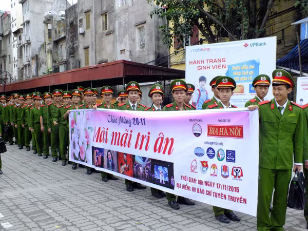 Sinh viên Hà Nội Mãi mãi tri ân các thầy giáo, cô giáo kính yêu ảnh 1 Sinh viên Hà Nội Mãi mãi tri ân các thầy giáo, cô giáo kính yêu ảnh 1