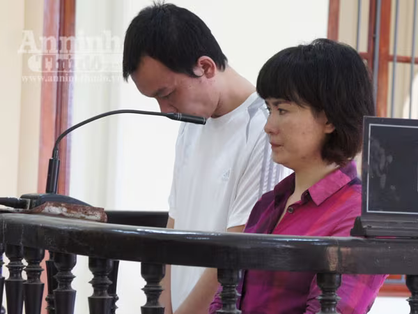 Những cú ngã của người phụ nữ bất kham ảnh 2 Những cú ngã của người phụ nữ bất kham ảnh 2