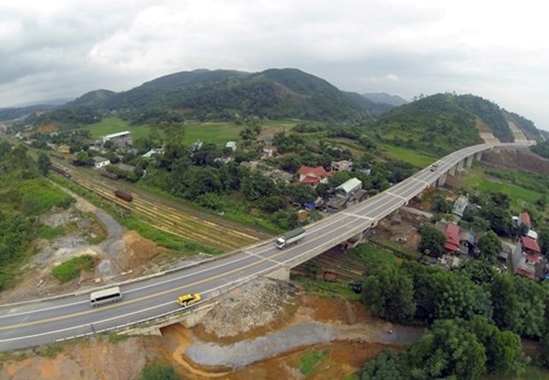 Audio 12-12-2015: CSGT bị tài xế xe tải đâm thẳng vào người, kéo lê 20m trên đường ảnh 5 Audio 12-12-2015: CSGT bị tài xế xe tải đâm thẳng vào người, kéo lê 20m trên đường ảnh 5