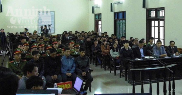 Hà Tĩnh: Xét xử vụ sập giàn giáo ở Formosa khiến 13 người chết ảnh 2 Hà Tĩnh: Xét xử vụ sập giàn giáo ở Formosa khiến 13 người chết ảnh 2