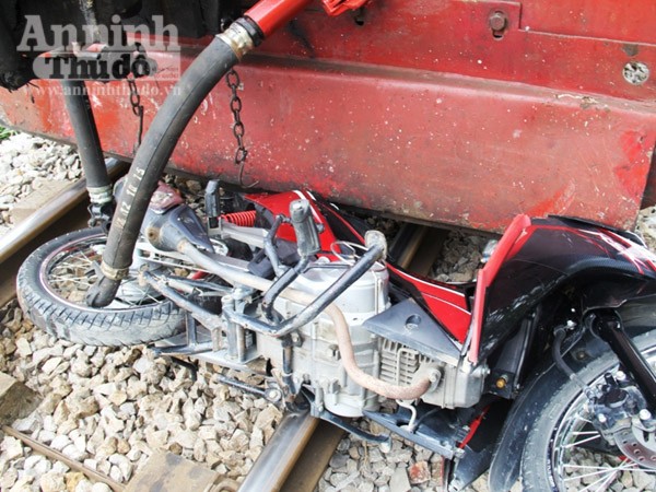 20 phút, xảy ra 2 vụ va chạm với tàu hỏa làm 3 người thương vong ảnh 1 20 phút, xảy ra 2 vụ va chạm với tàu hỏa làm 3 người thương vong ảnh 1