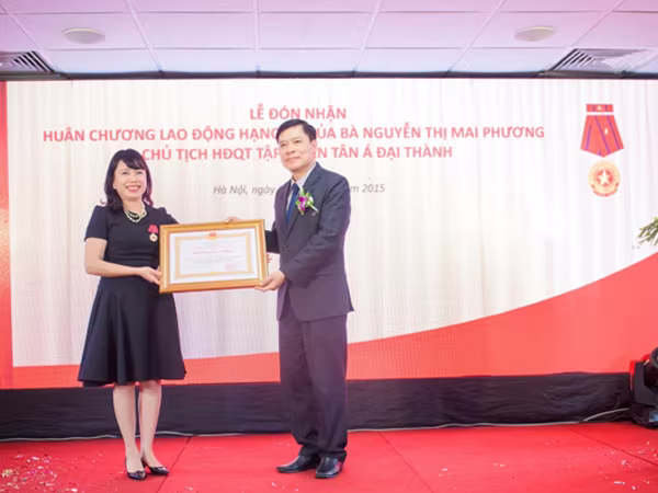 Chủ tịch HĐQT Tập đoàn Tân Á Đại Thành được trao Huân chương Lao động hạng Ba ảnh 1 Chủ tịch HĐQT Tập đoàn Tân Á Đại Thành được trao Huân chương Lao động hạng Ba ảnh 1
