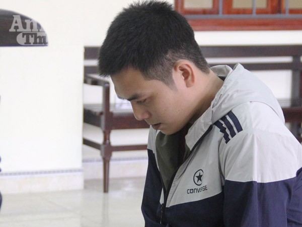 Cắm dao bầu vào ngực tự sát rồi lại rút ra, cố đâm vợ thêm nhát thứ 2 ảnh 1 Cắm dao bầu vào ngực tự sát rồi lại rút ra, cố đâm vợ thêm nhát thứ 2 ảnh 1