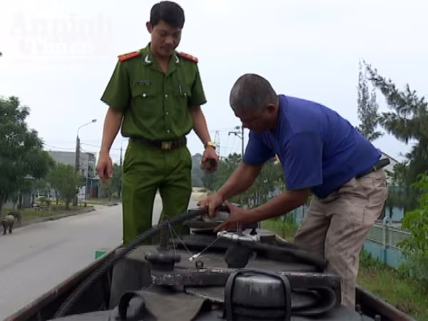Tận mắt xem mánh khóe của lái xe bồn, "rút ruột" cả chục ngàn lít xăng, dầu ảnh 2