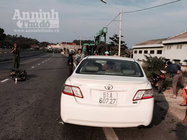 Đối đầu xe Camry, một người tử vong ảnh 1