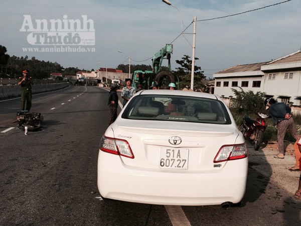 Đối đầu xe Camry, một người tử vong ảnh 1 Đối đầu xe Camry, một người tử vong ảnh 1