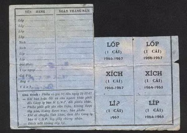 Ngỡ ngàng giấy đăng ký xe máy to bằng 2 bàn tay, mua xăng bằng phiếu ảnh 7 Ngỡ ngàng giấy đăng ký xe máy to bằng 2 bàn tay, mua xăng bằng phiếu ảnh 7