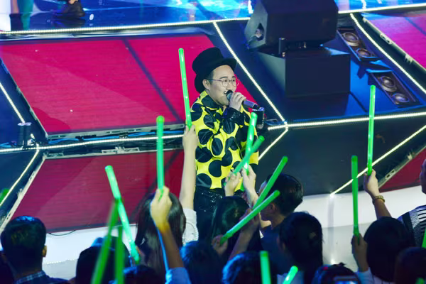 "Thánh mưa" Trung Quân bất ngờ dừng chân trong đêm thi tính điểm đầu tiên ảnh 3