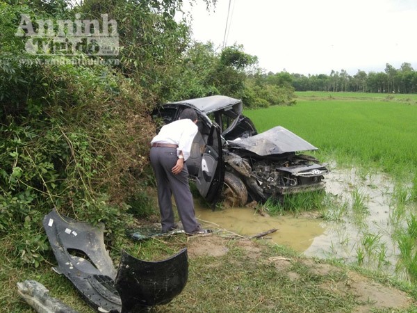 Phó trưởng phòng giáo dục và hiệu trưởng một trường THCS tử vong khi băng qua đường sắt ảnh 1 Phó trưởng phòng giáo dục và hiệu trưởng một trường THCS tử vong khi băng qua đường sắt ảnh 1