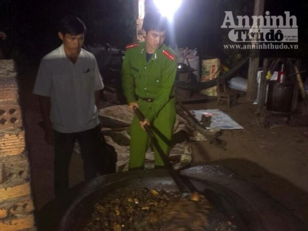 Phát hiện cơ sở sản xuất mỡ động vật bẩn, thu giữ 2 tấn ảnh 1 Phát hiện cơ sở sản xuất mỡ động vật bẩn, thu giữ 2 tấn ảnh 1