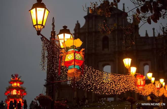 Không khí năm mới 2016 rộn ràng khắp các nước Châu Á ảnh 3