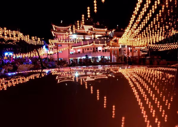 Không khí năm mới 2016 rộn ràng khắp các nước Châu Á ảnh 2