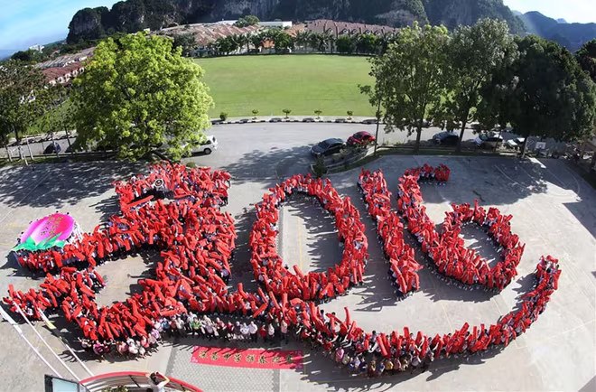 Không khí năm mới 2016 rộn ràng khắp các nước Châu Á ảnh 1