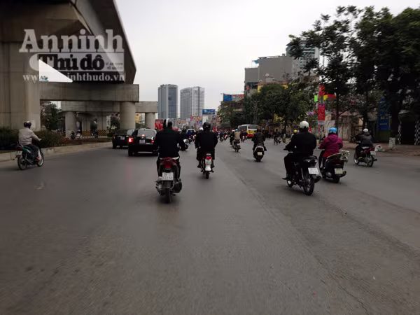 Đường phố Hà Nội thông thoáng trong ngày làm việc đầu tiên của năm mới Bính Thân ảnh 2 Đường phố Hà Nội thông thoáng trong ngày làm việc đầu tiên của năm mới Bính Thân ảnh 2