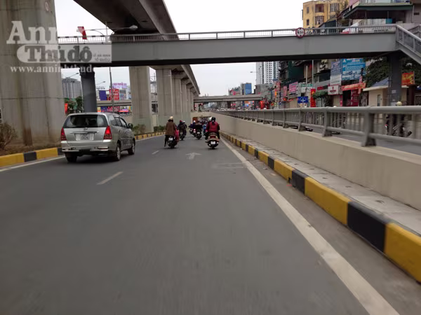 Đường phố Hà Nội thông thoáng trong ngày làm việc đầu tiên của năm mới Bính Thân ảnh 1 Đường phố Hà Nội thông thoáng trong ngày làm việc đầu tiên của năm mới Bính Thân ảnh 1