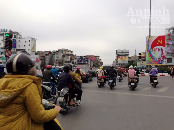 Đường phố Hà Nội thông thoáng trong ngày làm việc đầu tiên của năm mới Bính Thân ảnh 4 Đường phố Hà Nội thông thoáng trong ngày làm việc đầu tiên của năm mới Bính Thân ảnh 4