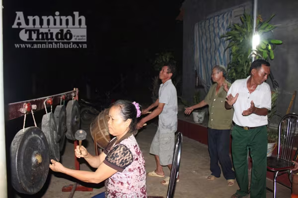 Người đàn ông làm "sống lại" văn hóa cồng chiêng của người Thổ ảnh 3 Người đàn ông làm "sống lại" văn hóa cồng chiêng của người Thổ ảnh 3