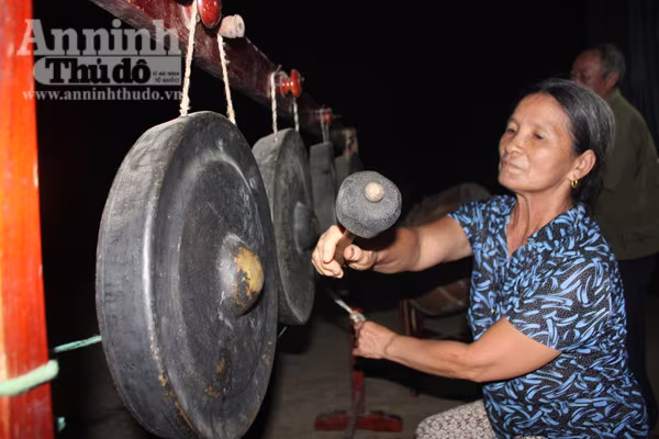 Người đàn ông làm "sống lại" văn hóa cồng chiêng của người Thổ ảnh 4 Người đàn ông làm "sống lại" văn hóa cồng chiêng của người Thổ ảnh 4